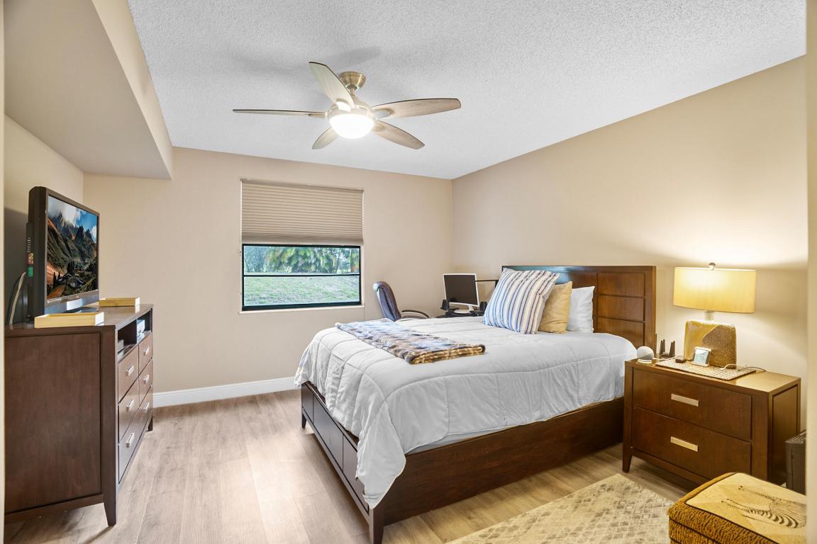 6061 Balboa Circle 102