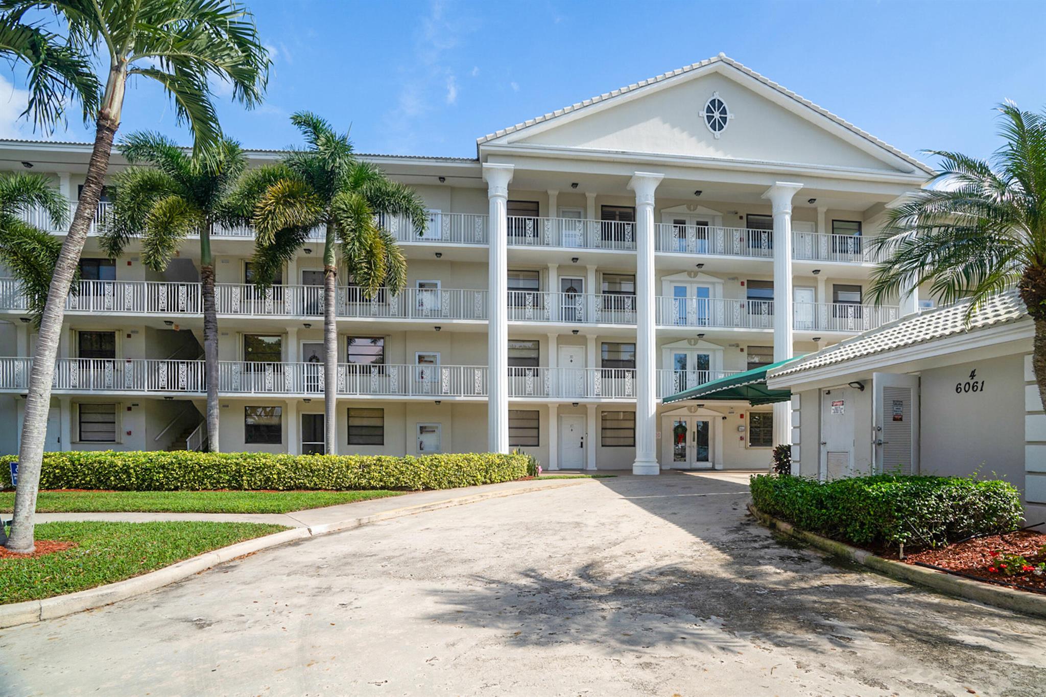 6061 Balboa Circle 102