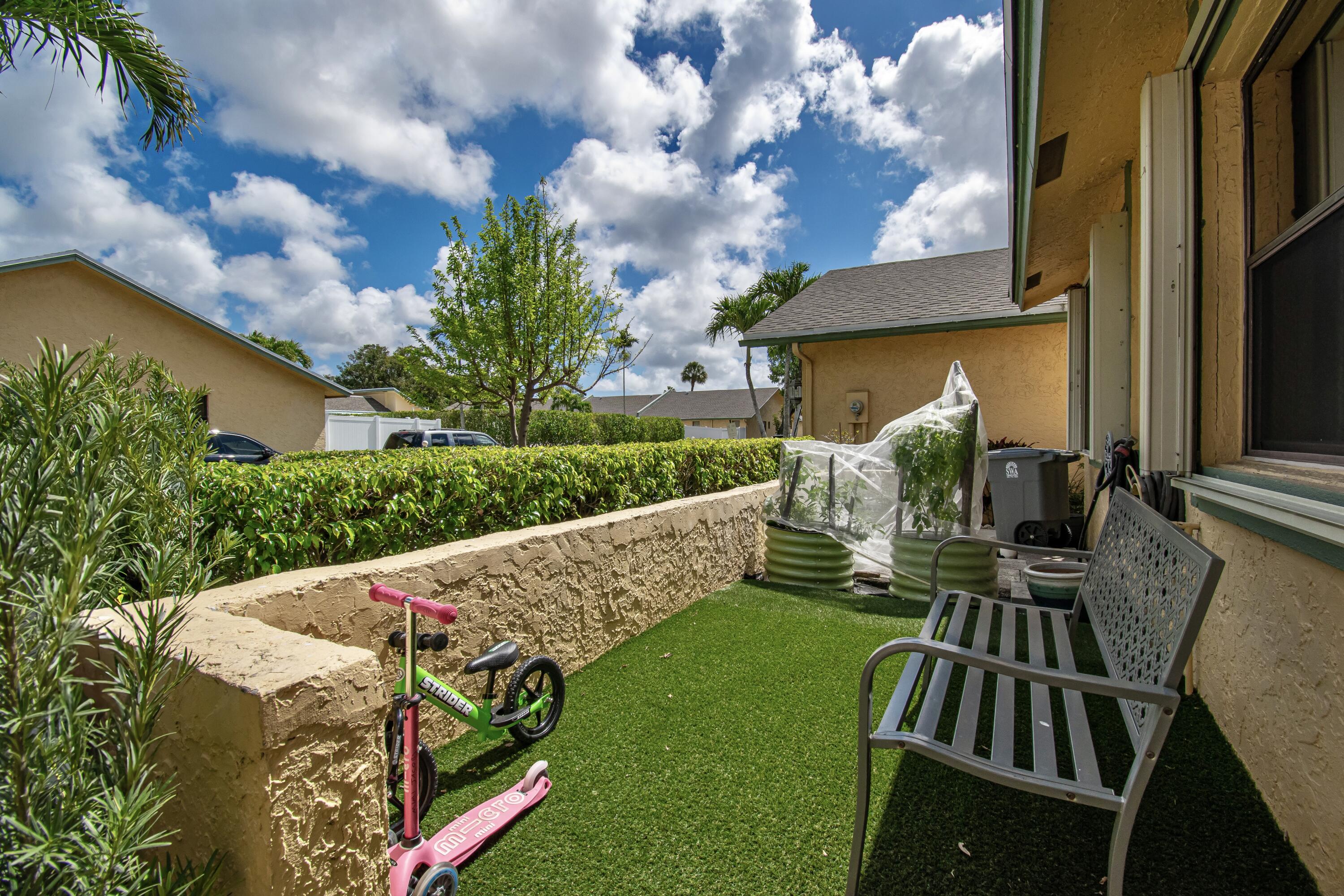 BOCA PATIO VLG - Residential