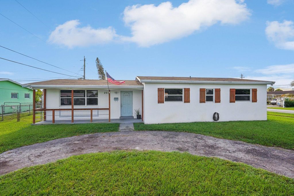 Photo of 201 N 66th Ter, Hollywood, FL 33024 (MLS # F10515676)