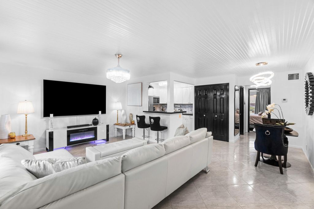 Photo of 340 Horizons W #102, Boynton Beach, FL 33435 (MLS # R11162938)