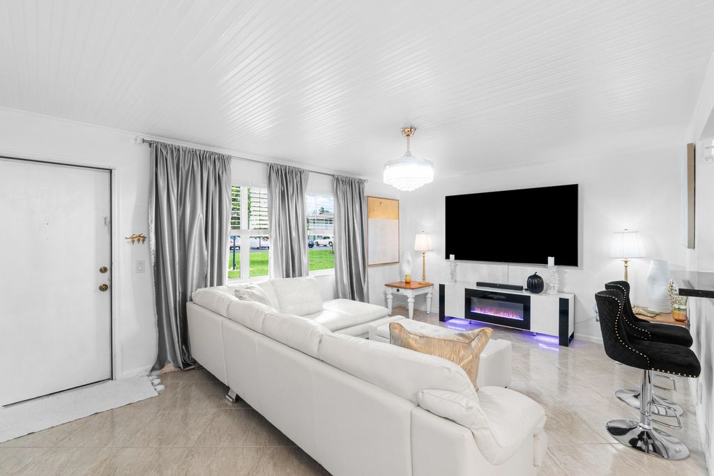 Photo of 340 Horizons W #102, Boynton Beach, FL 33435 (MLS # R11162938)