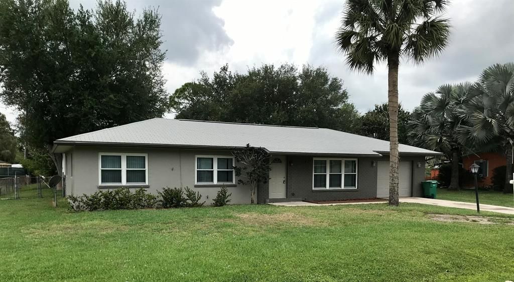 Photo of 2809 S 28th Street, Fort Pierce, FL 34981 (MLS # R10710789)