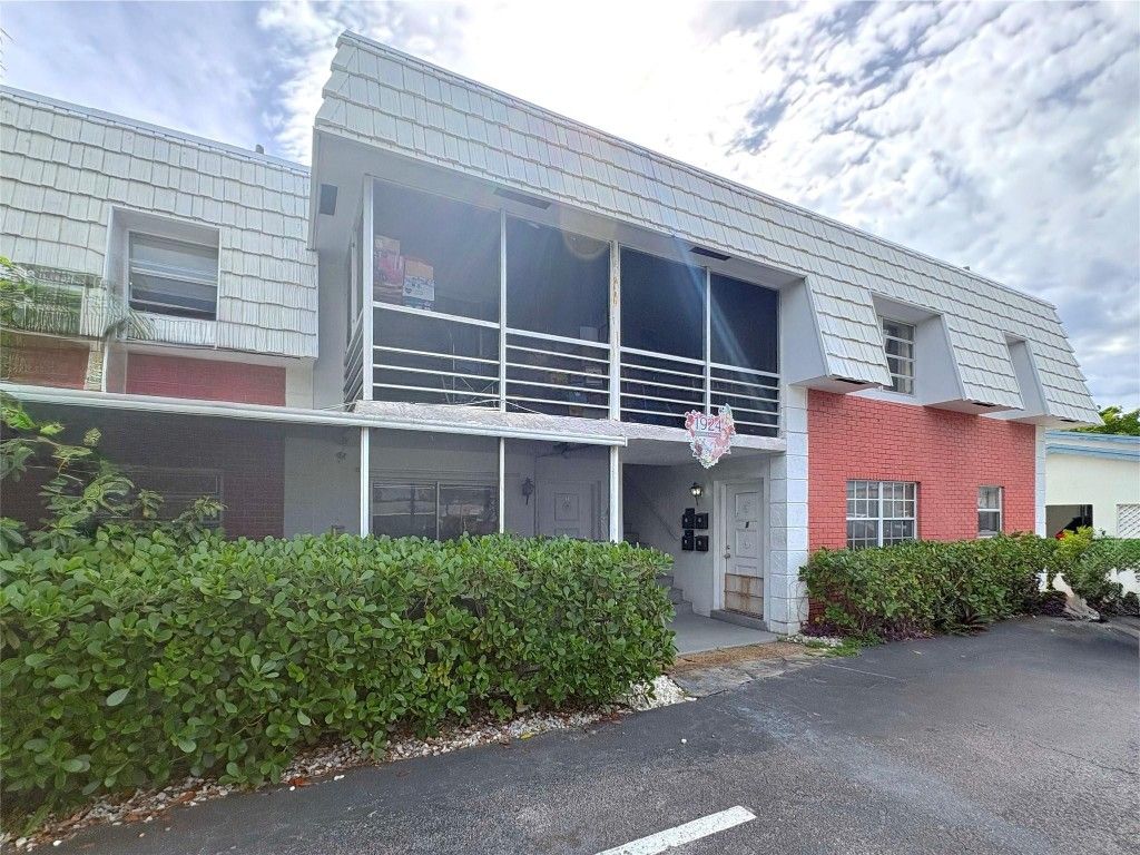Photo of 1924 NE 26th Street, Wilton Manors, FL 33305 (MLS # F10534444)