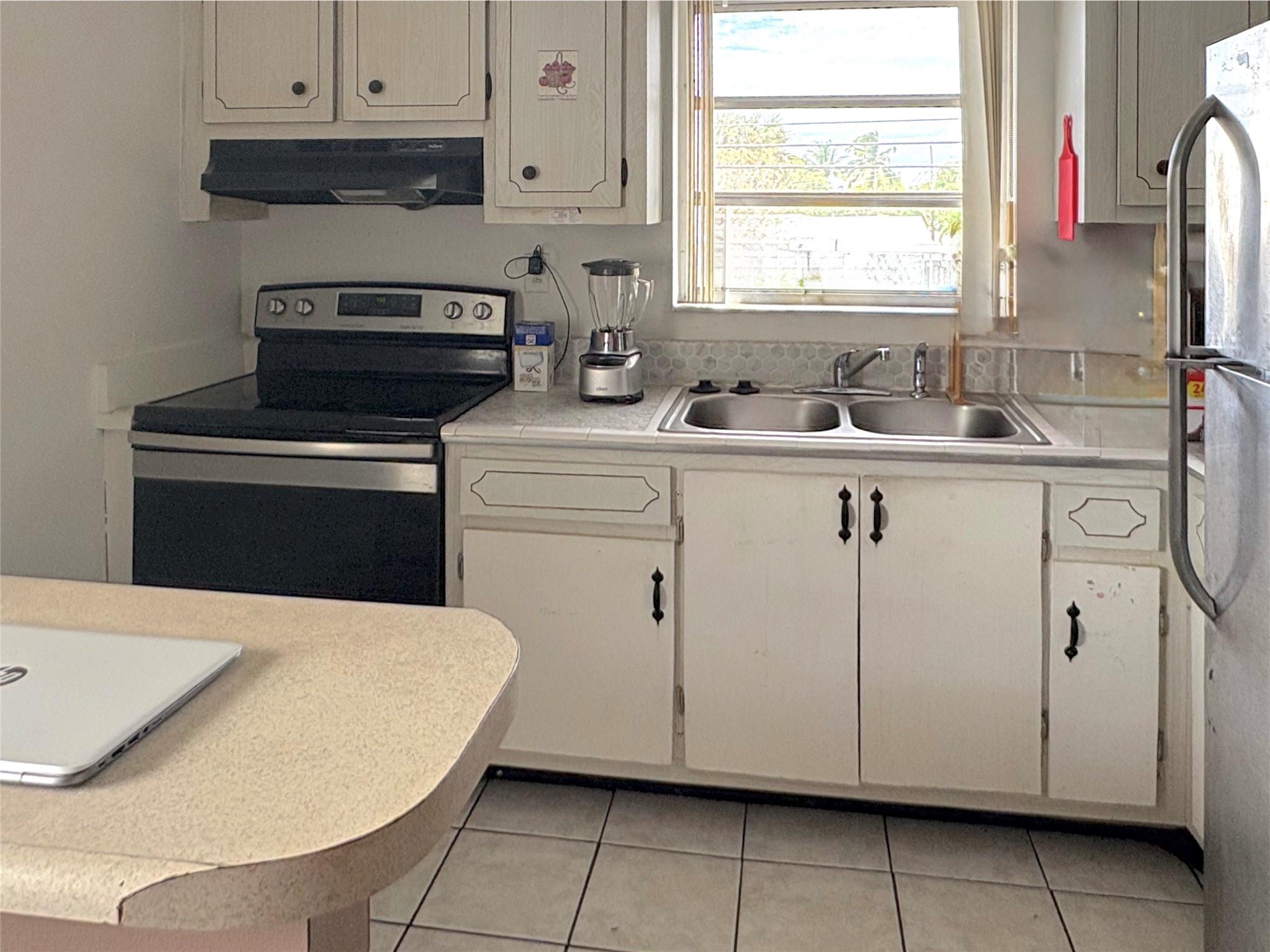 Coral Point 31-27 B - Residential Income