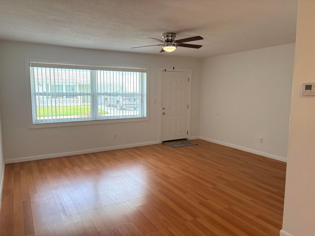 Photo of 1009 SW 3rd Way, Boynton Beach, FL 33426 (MLS # B26040667)