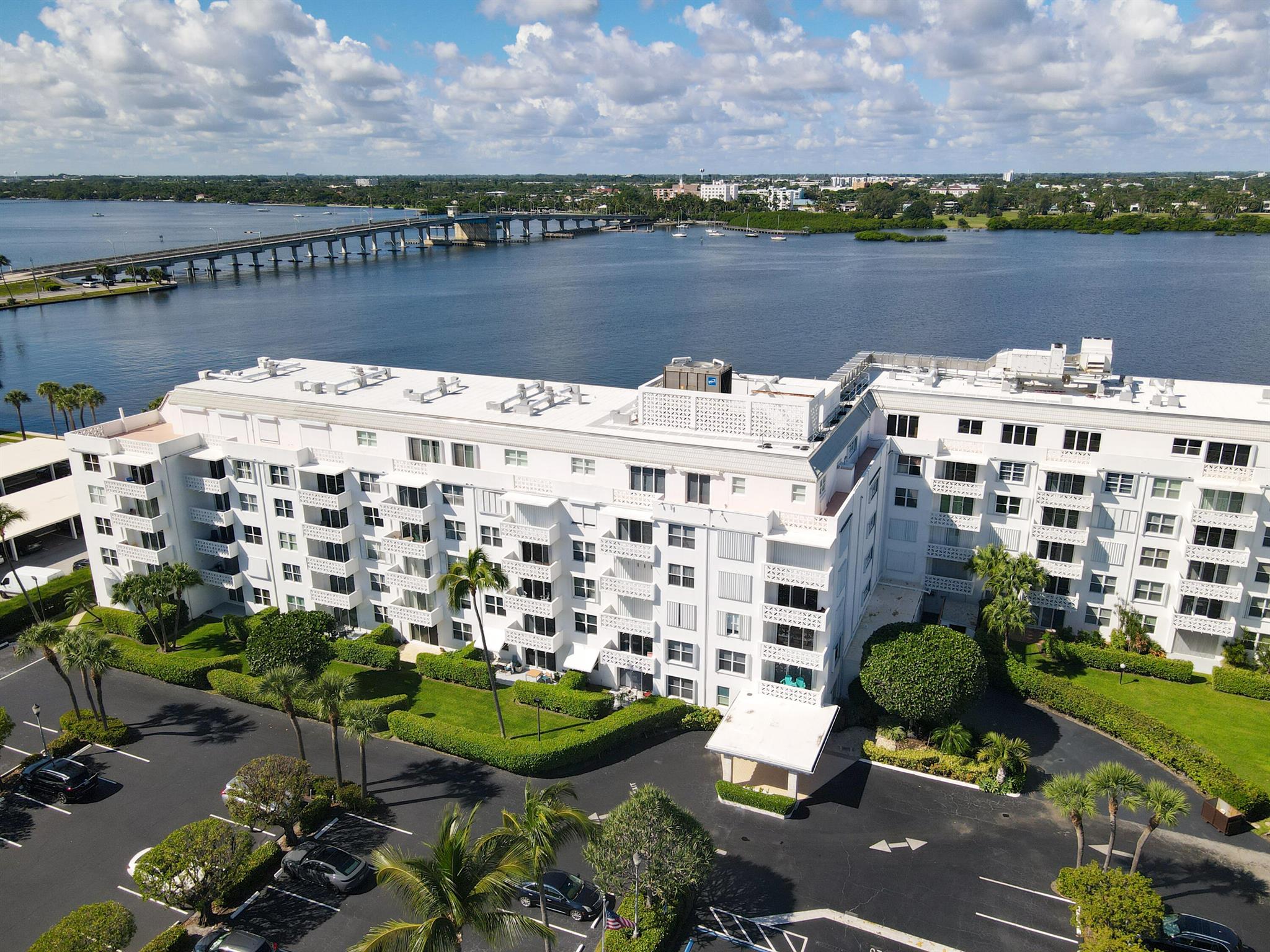 ROYAL SAXON INC - Residential Lease