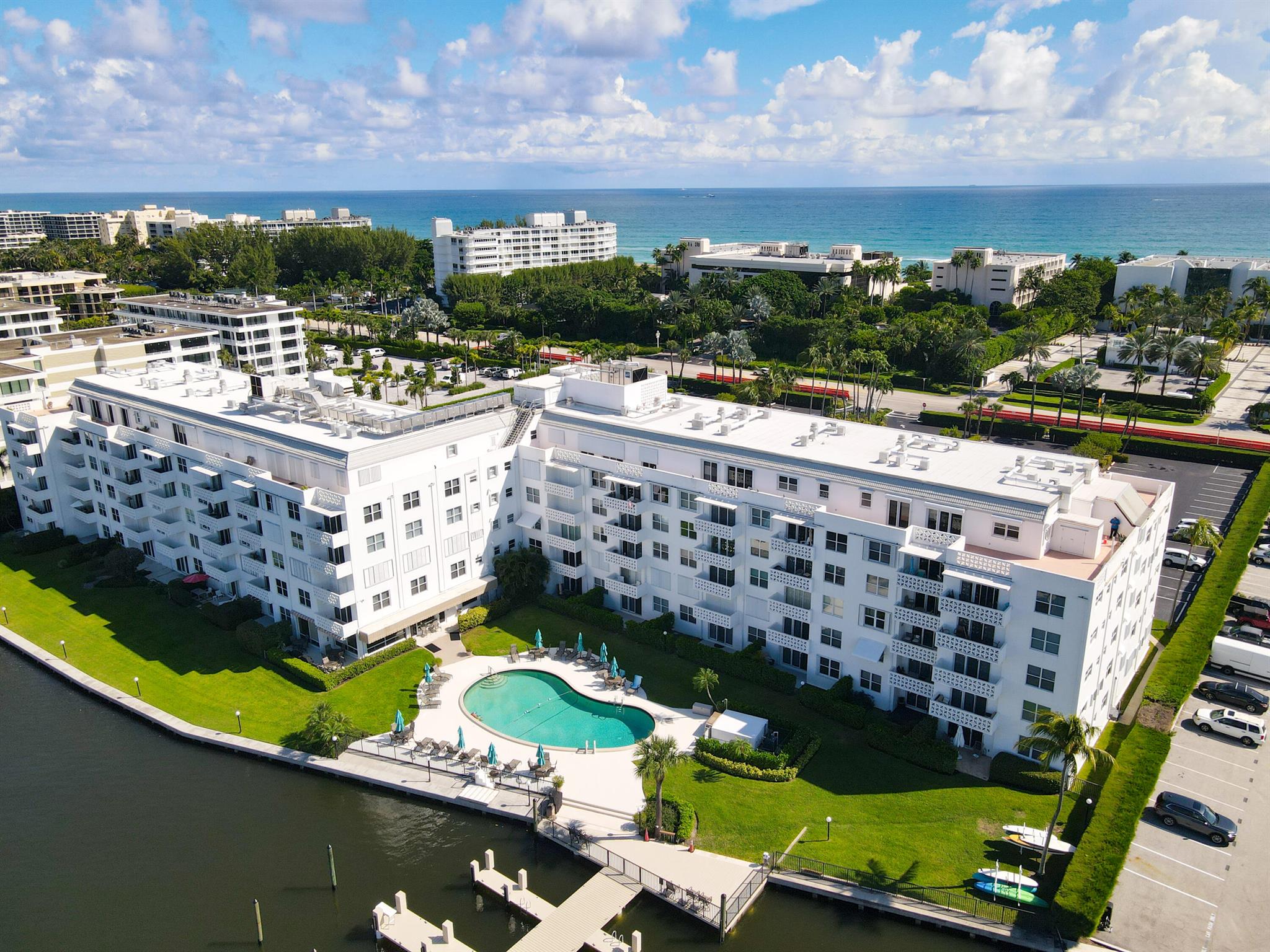 ROYAL SAXON INC - Residential Lease