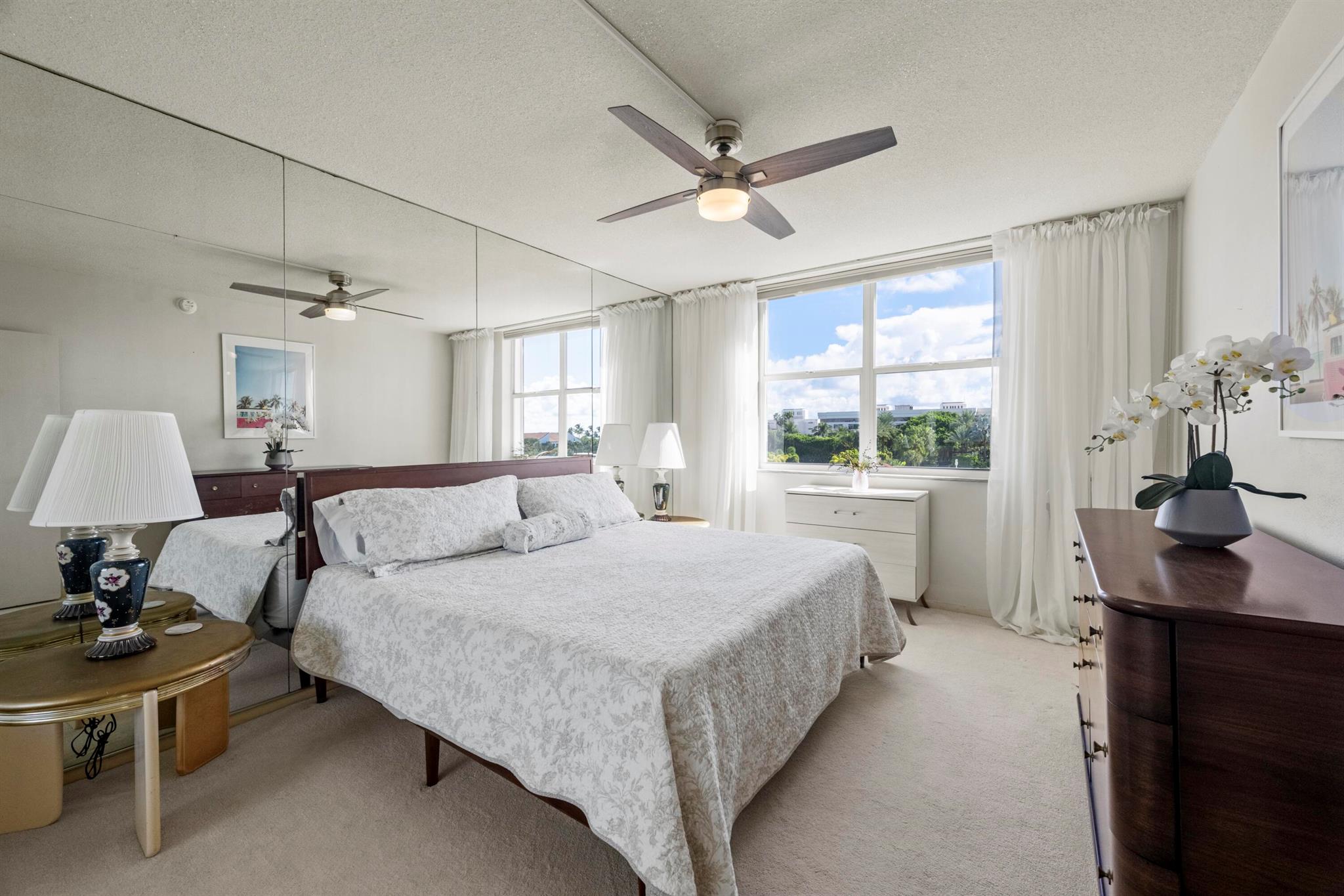 ROYAL SAXON INC - Residential Lease