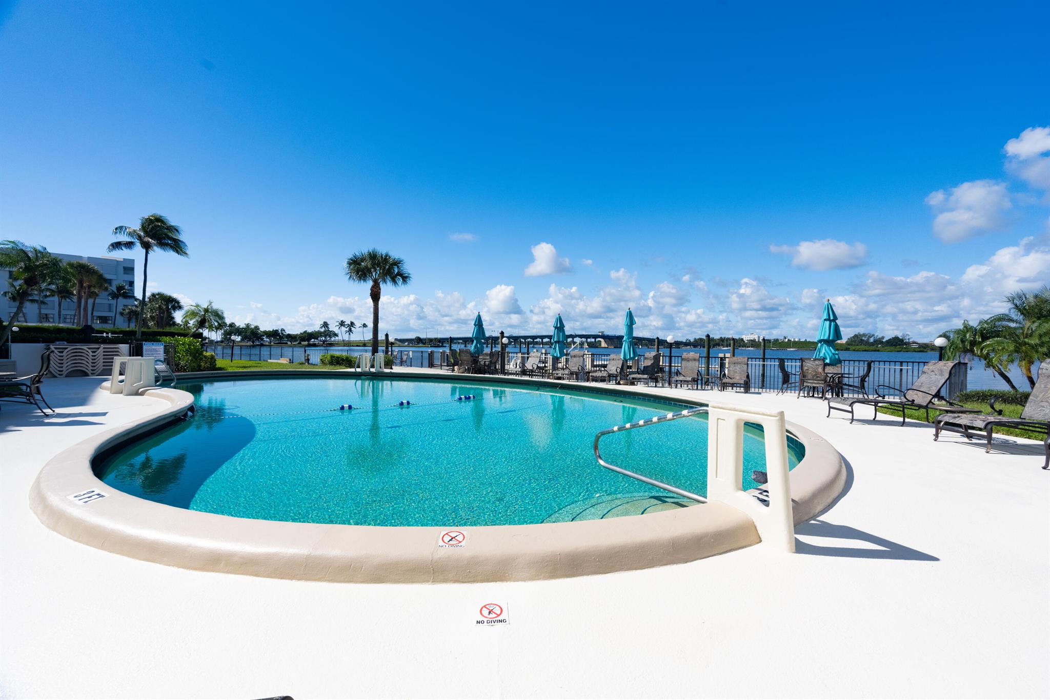 ROYAL SAXON INC - Residential Lease