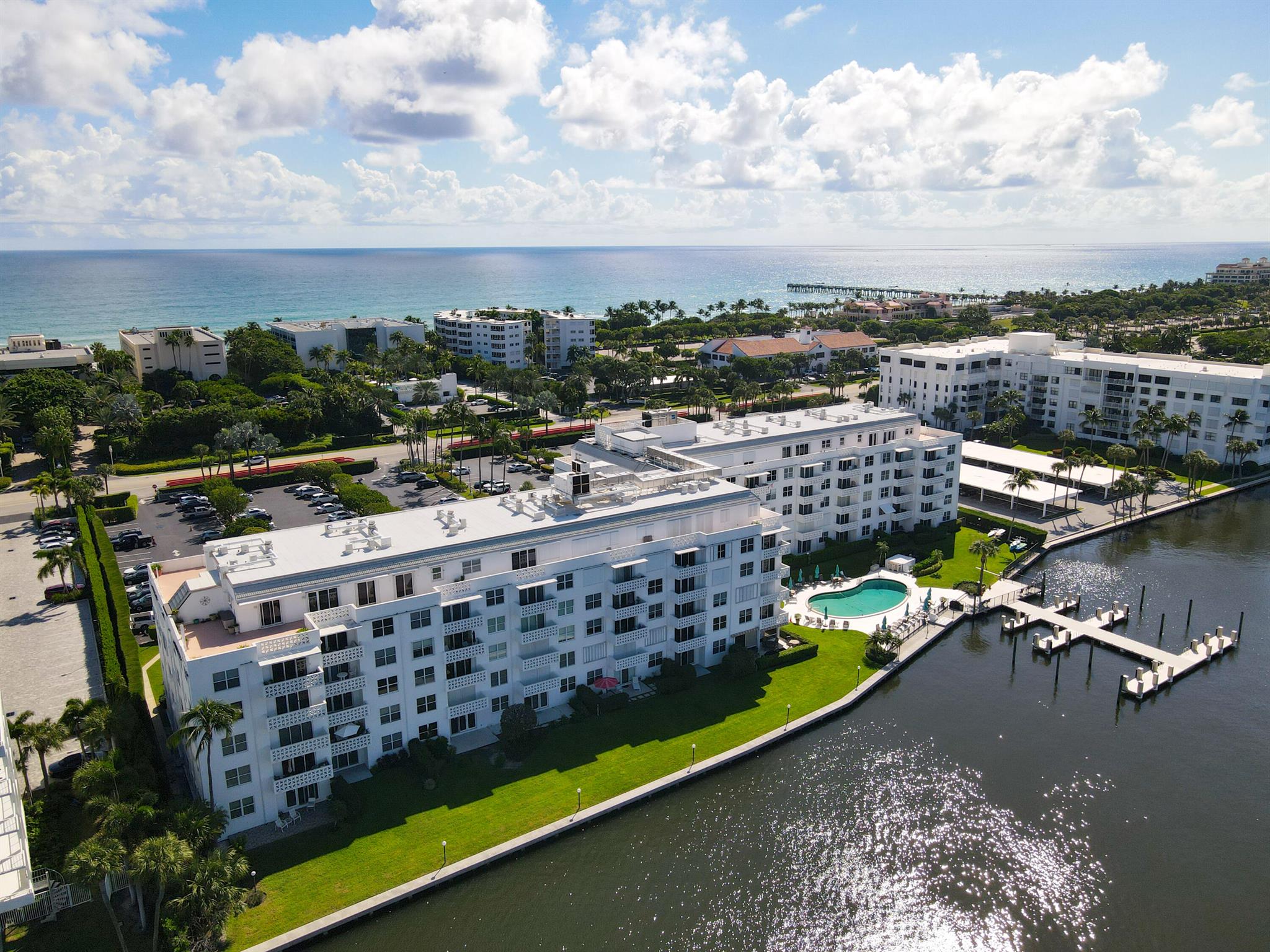 ROYAL SAXON INC - Residential Lease
