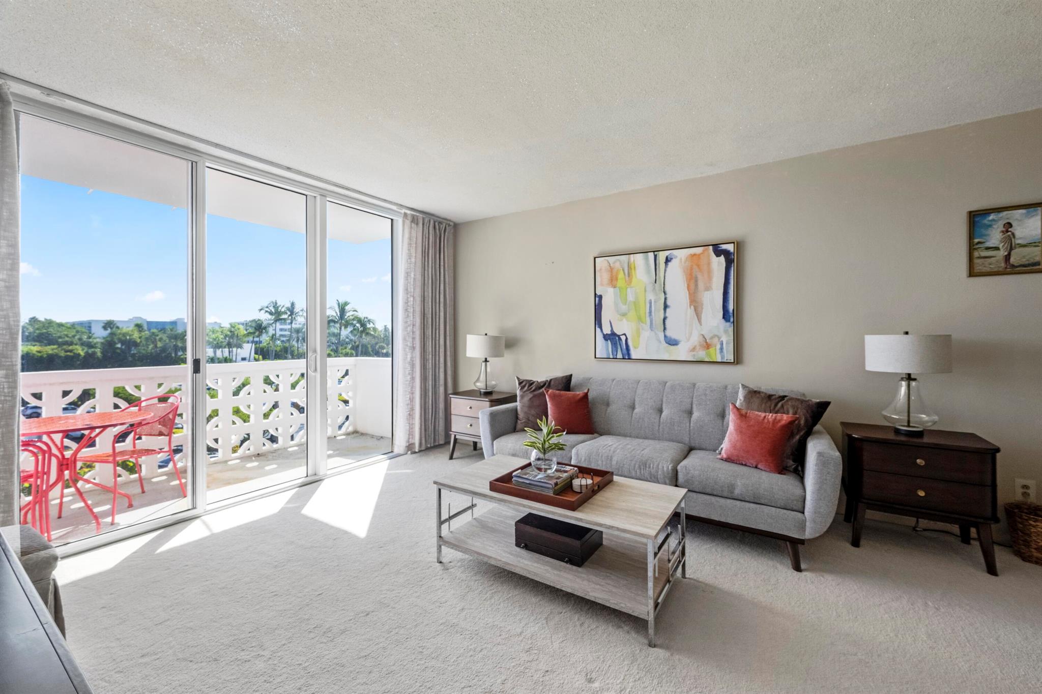 ROYAL SAXON INC - Residential Lease