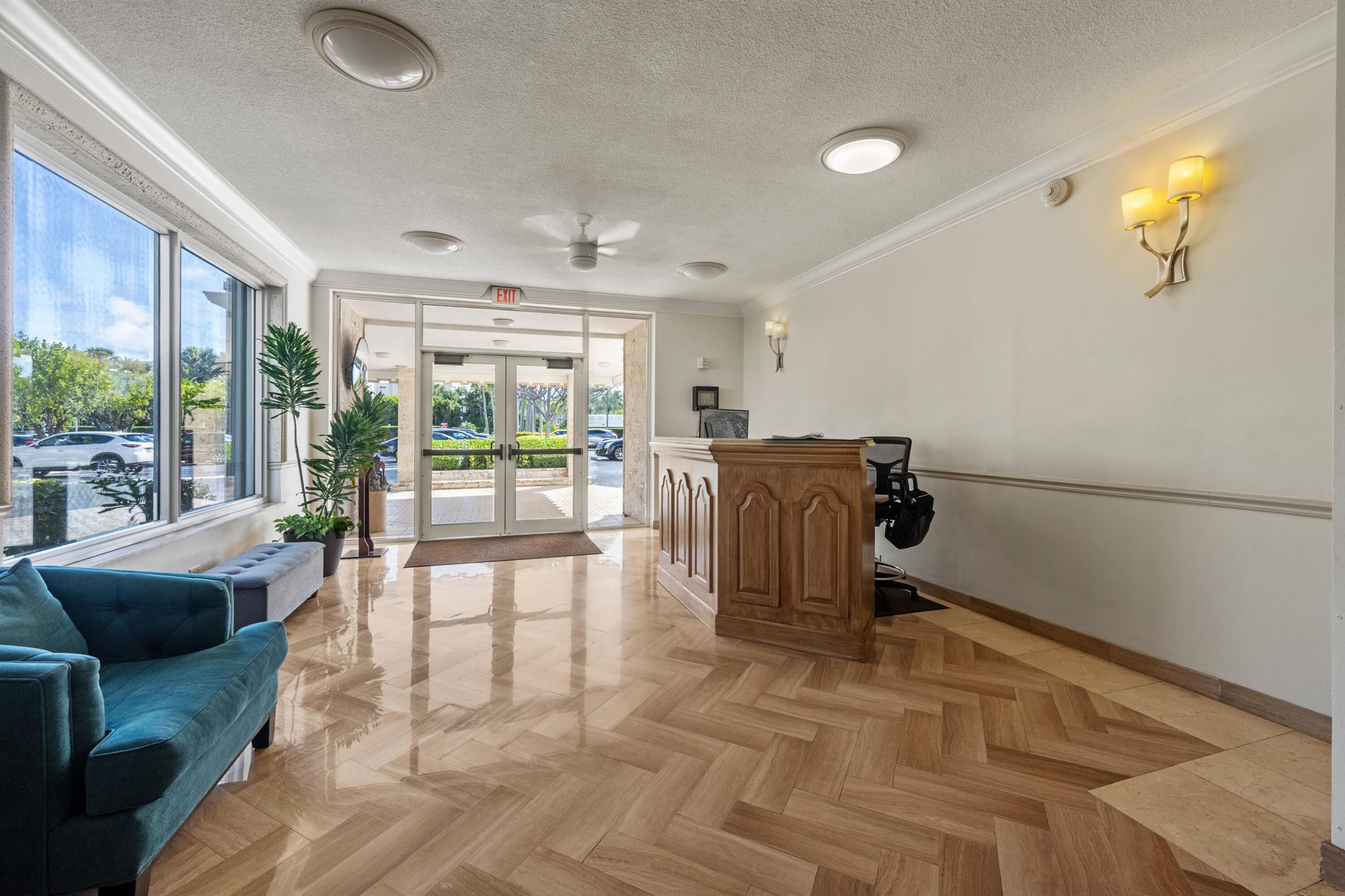 ROYAL SAXON INC - Residential Lease