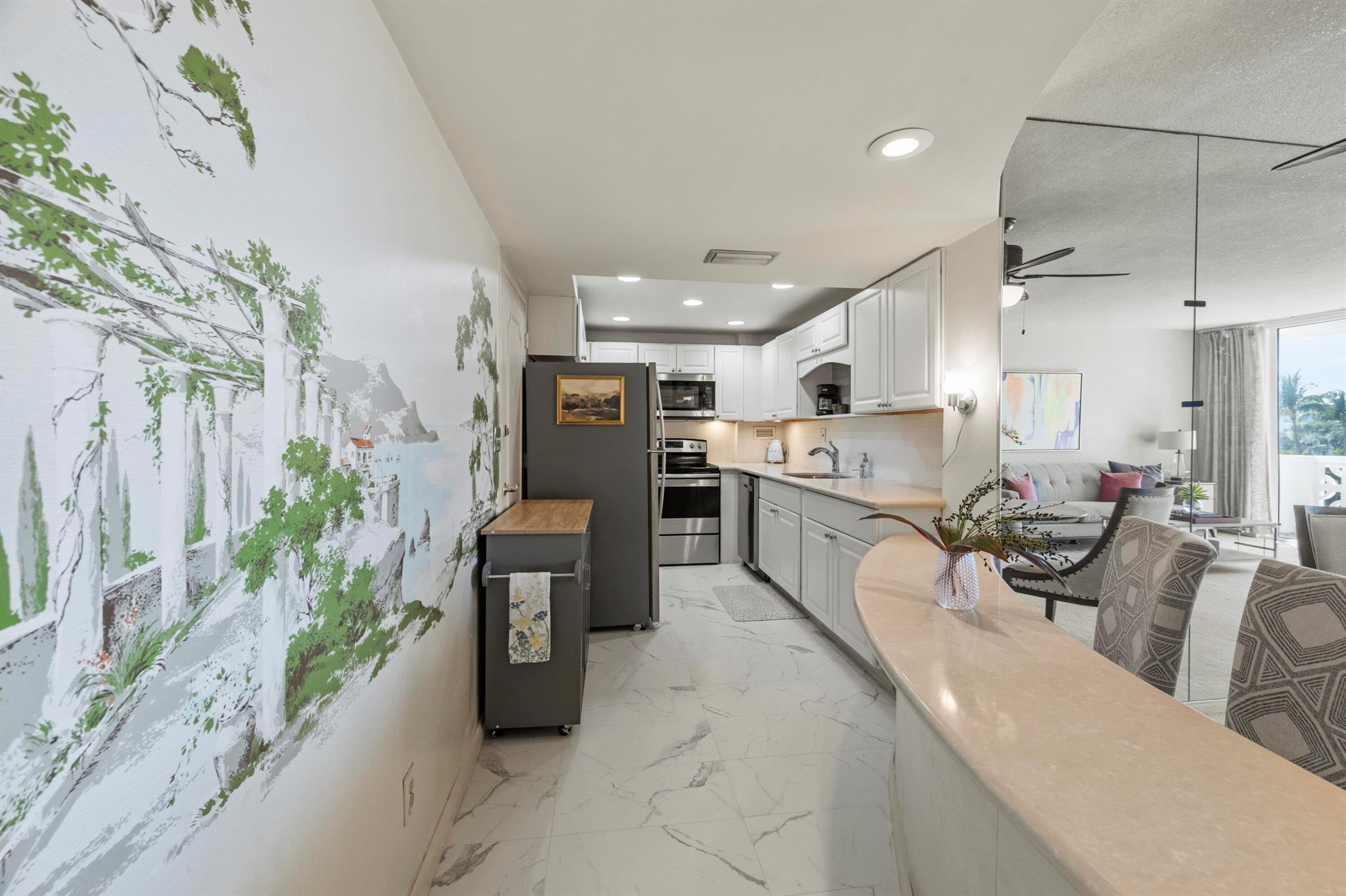 ROYAL SAXON INC - Residential Lease