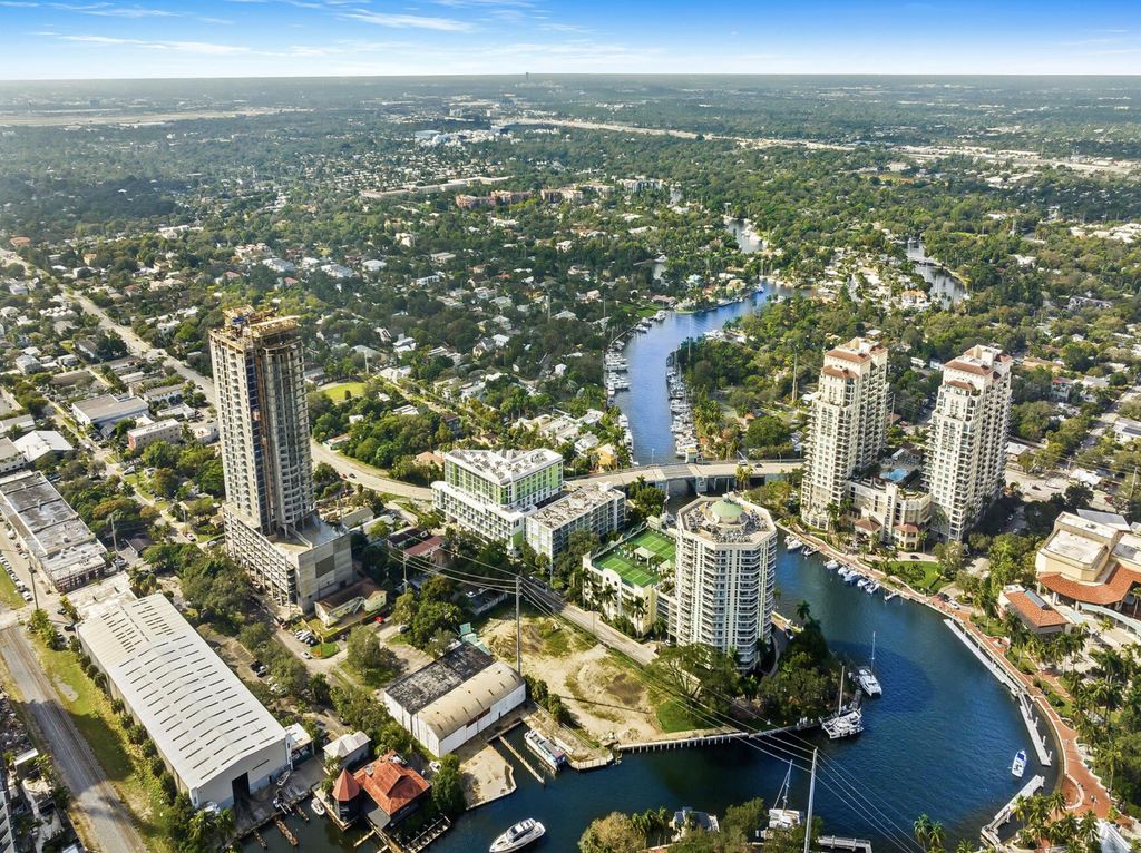 Photo of 307 SW 5th Street, Fort Lauderdale, FL 33315 (MLS # B26007016)