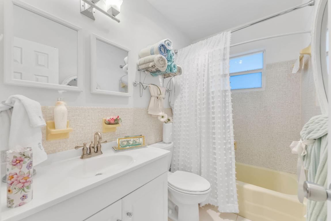 VENETIAN PARK GARDENS CONDO - Residential