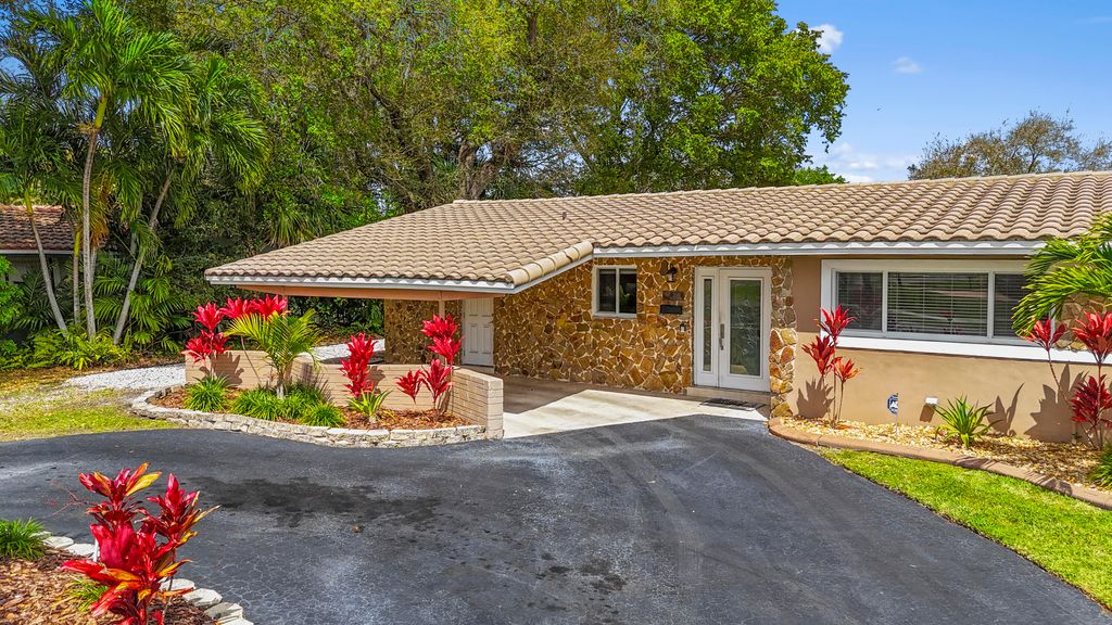 Photo of 5581 SW 13th St, Plantation, FL 33317 (MLS # B26000829)