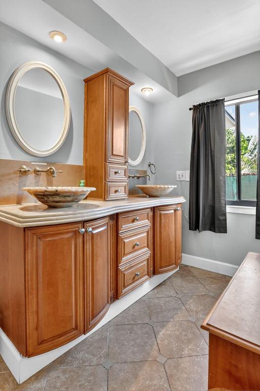 THE COVE - Residential