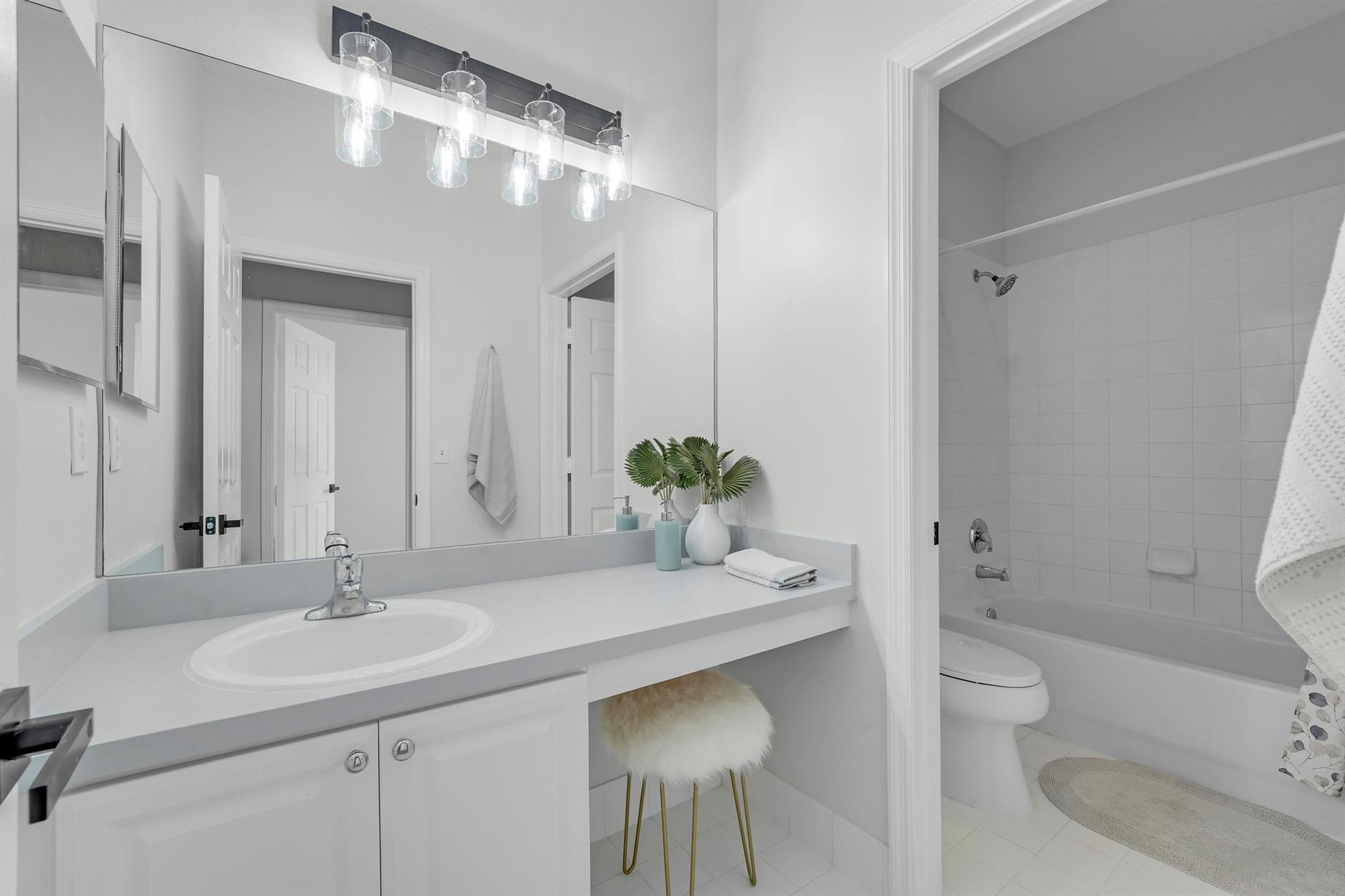 TEQUESTA TRACE CONDOMINIU - Residential Lease