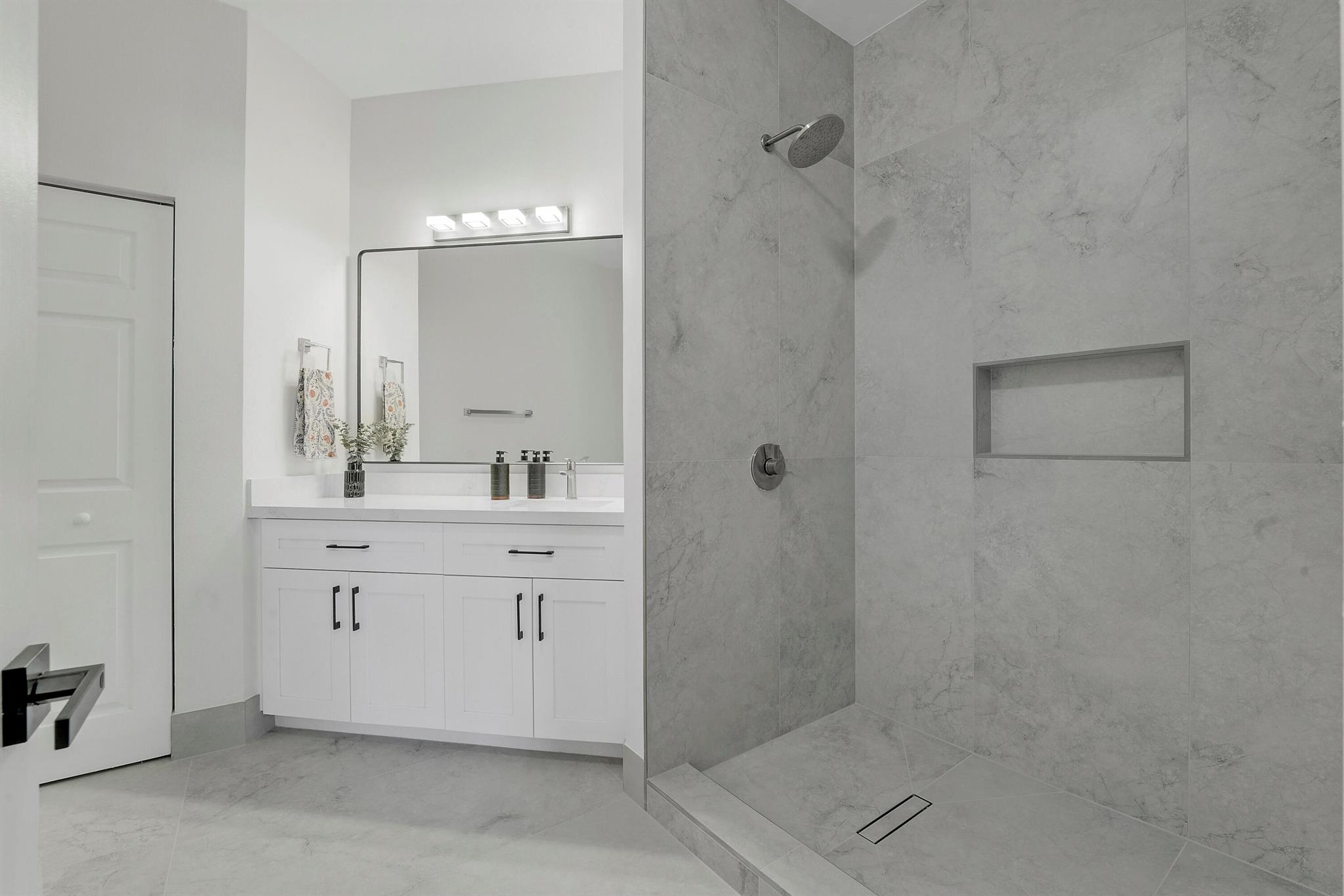 TEQUESTA TRACE CONDOMINIU - Residential Lease