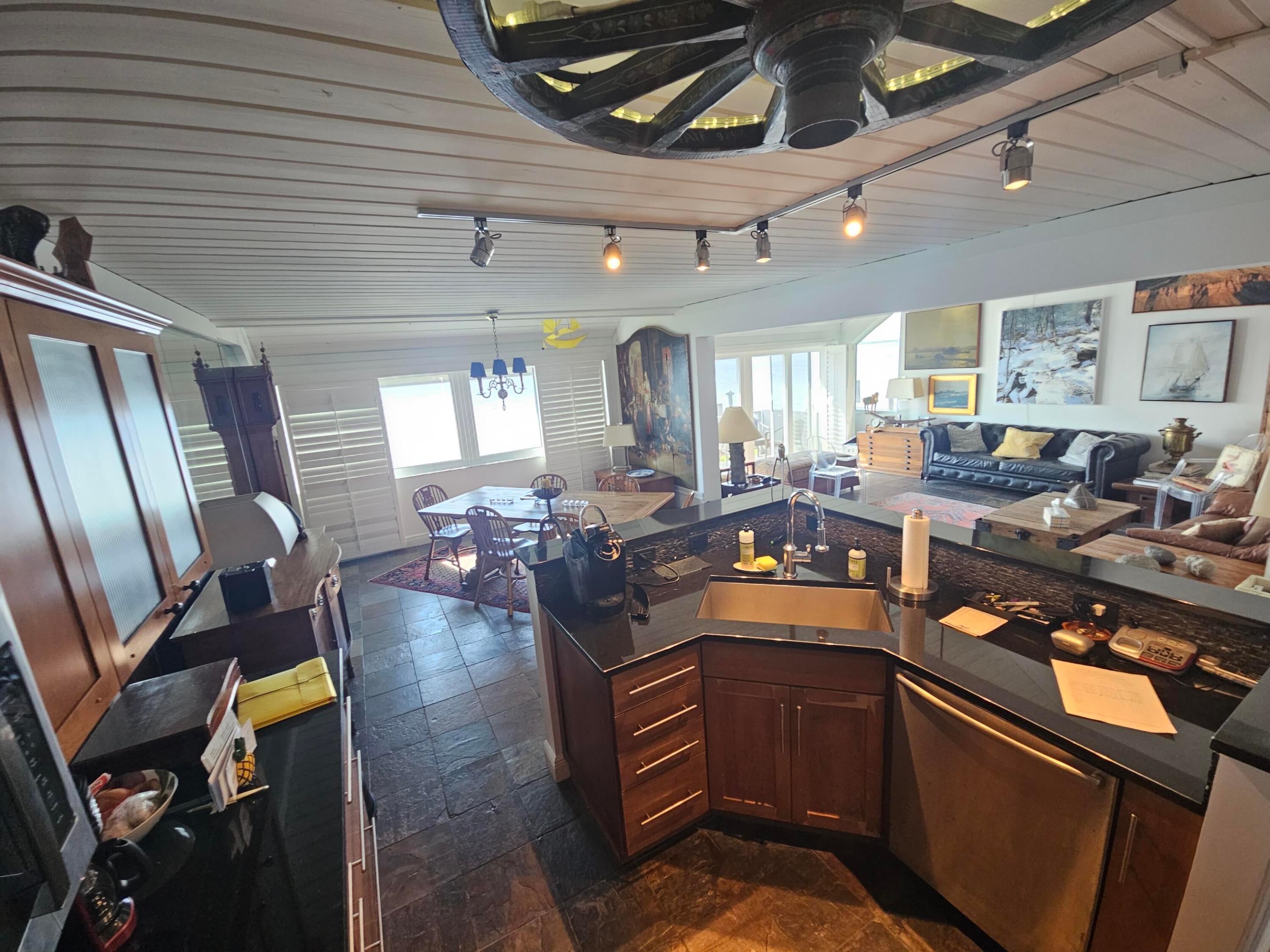 SOUTH PASSAGE - Residential