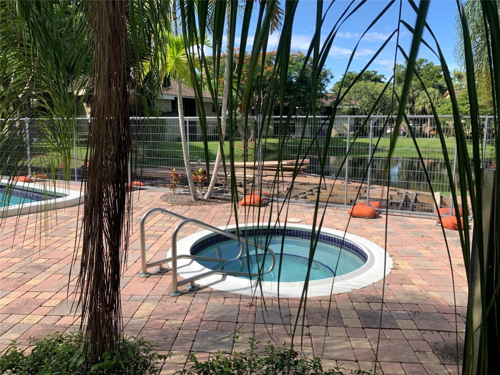 CENTERPOINTE - Residential