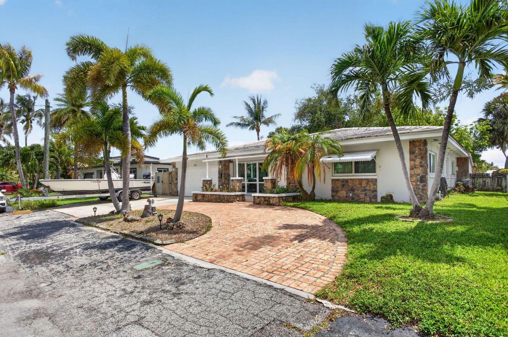 Photo of 420 SE 14th Avenue, Pompano Beach, FL 33060 (MLS # B26021913)