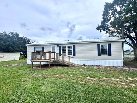 1067 Palm Court Okeechobee FL 34974