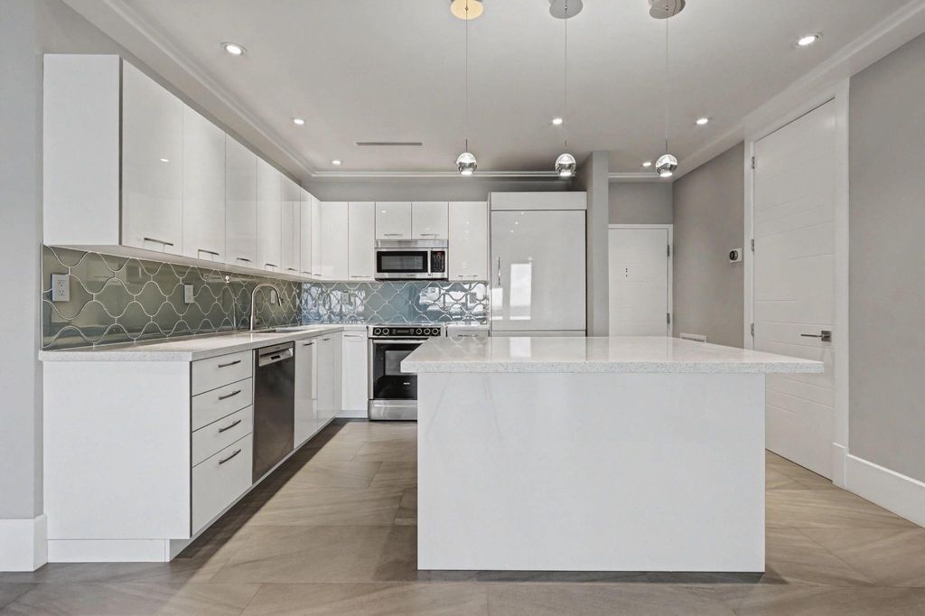 Photo of 3725 Ocean Drive #PH6, Hollywood, FL 33019 (MLS # F10556841)