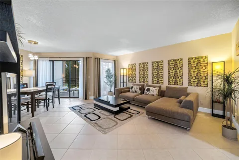 5701 Camino Del Sol Unit 303, Boca Raton, FL MLS: F10492727