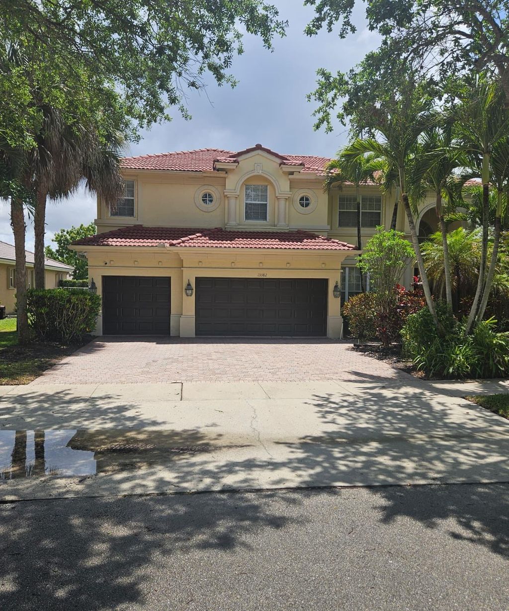 Photo of 13382 Lakepointe Circle, Cooper City, FL 33330 (MLS # B26012906)