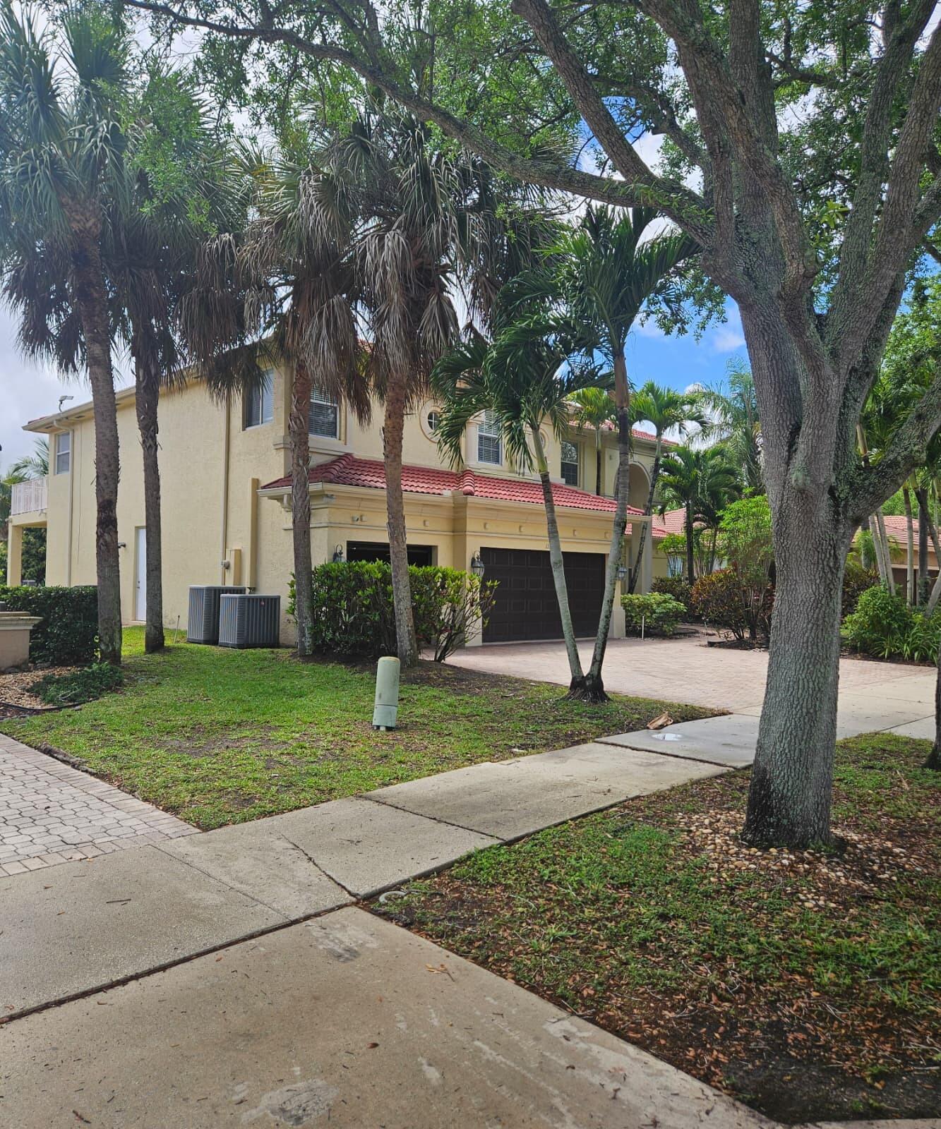 13382 Lakepointe Circle