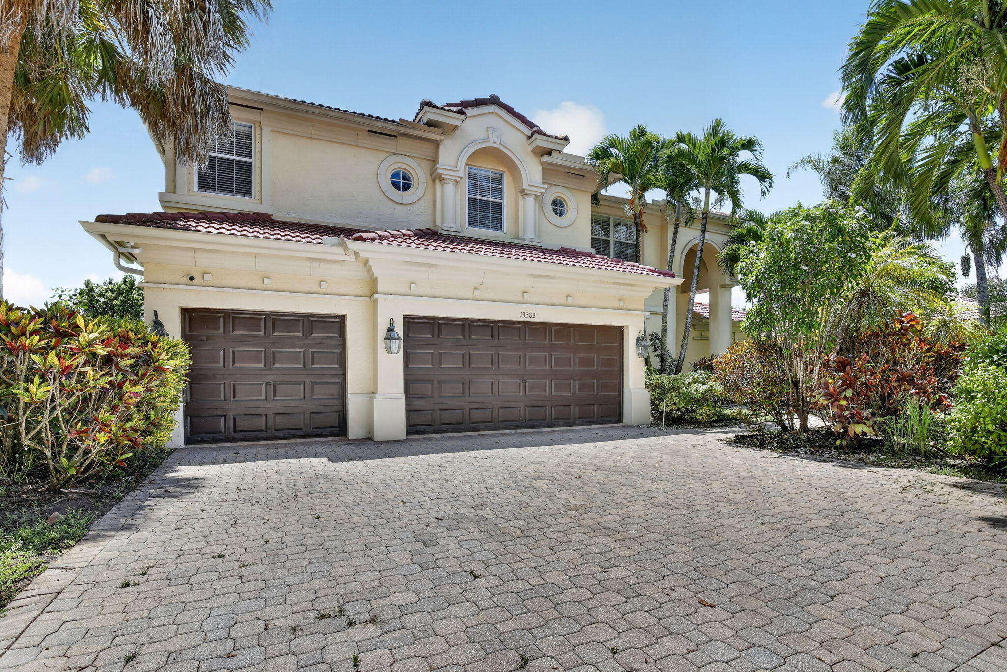 13382 Lakepointe Circle