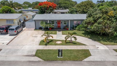 1321 W Mango Street Lantana FL 33462