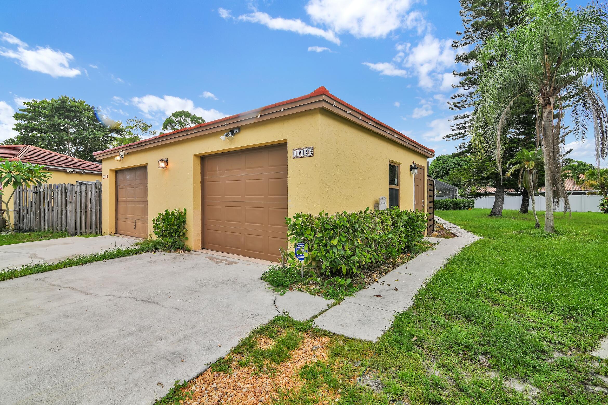 1219 PERIWINKLE Place