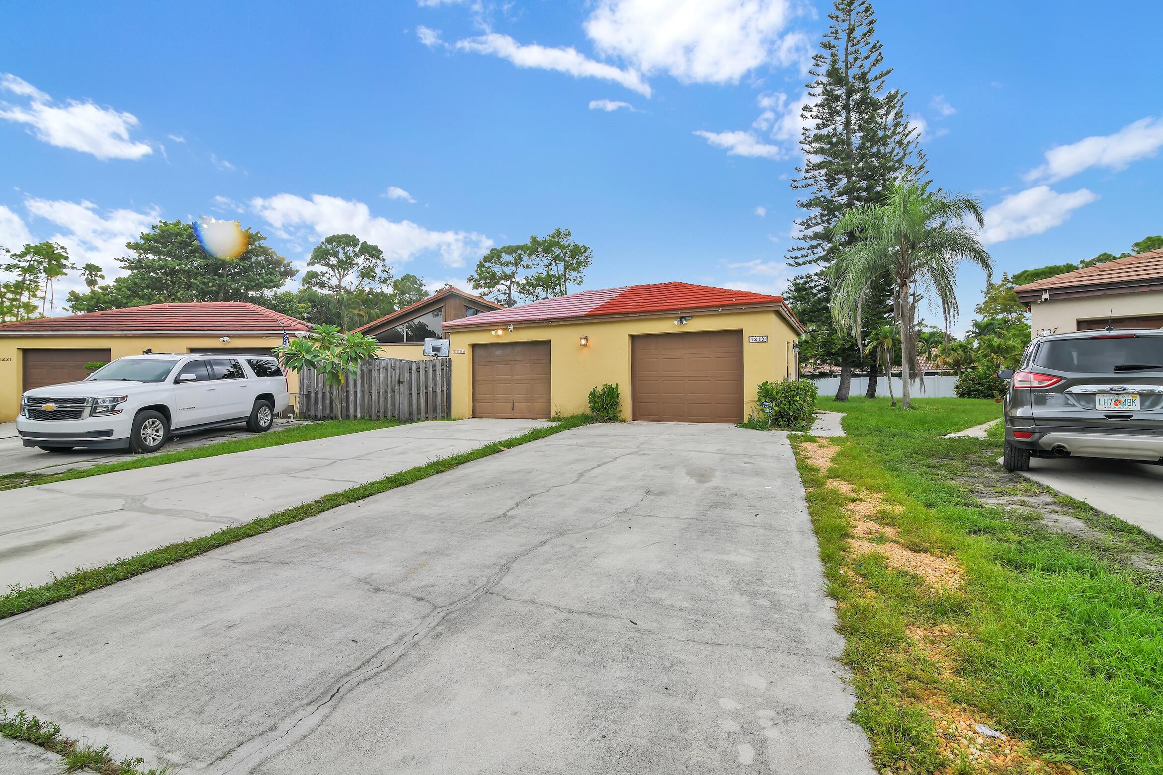 1219 PERIWINKLE Place