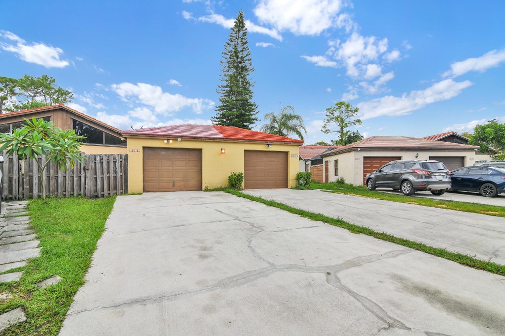 Photo of 1219 PERIWINKLE Place, Wellington, FL 33414 (MLS # B26080059)