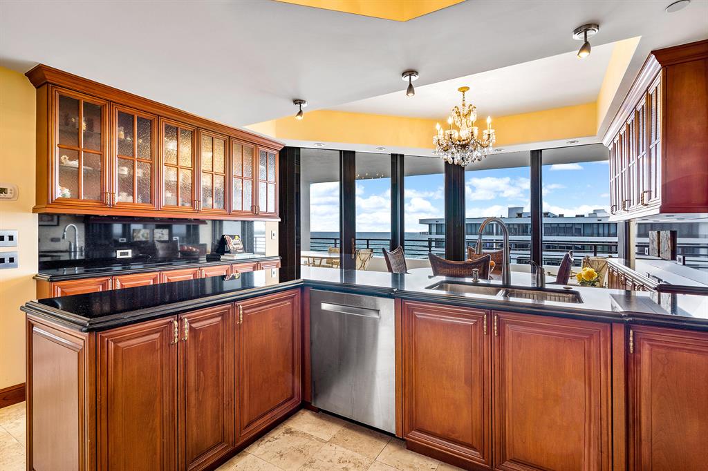 PALM BEACH HAMPTON CONDO - Residential