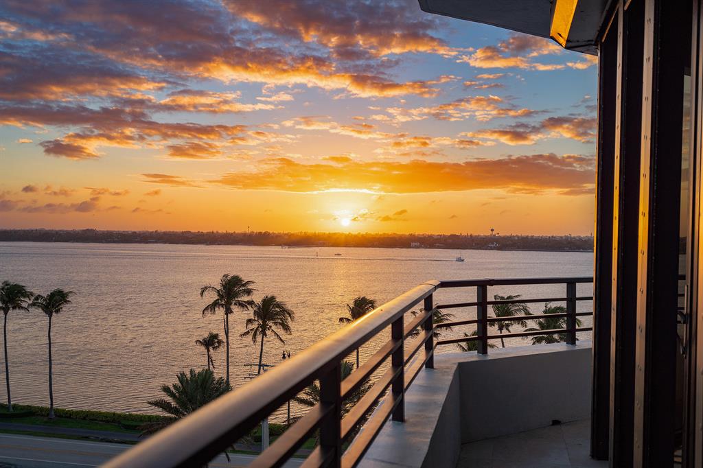 PALM BEACH HAMPTON CONDO - Residential