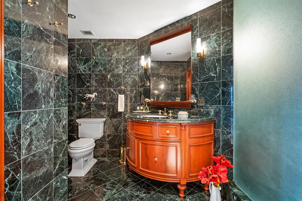 PALM BEACH HAMPTON CONDO - Residential