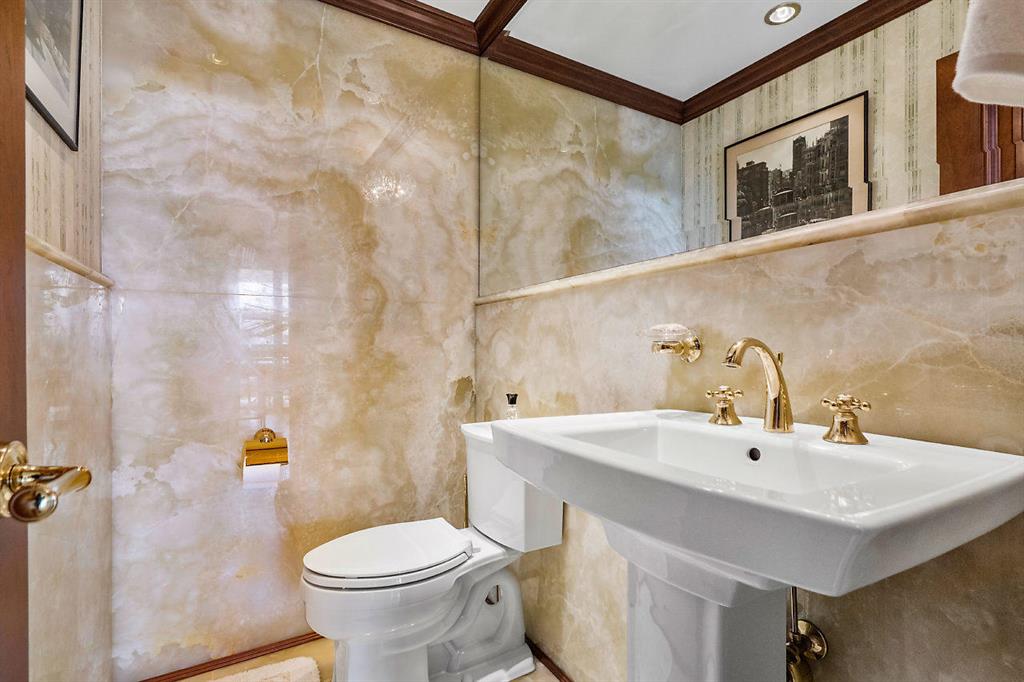 PALM BEACH HAMPTON CONDO - Residential