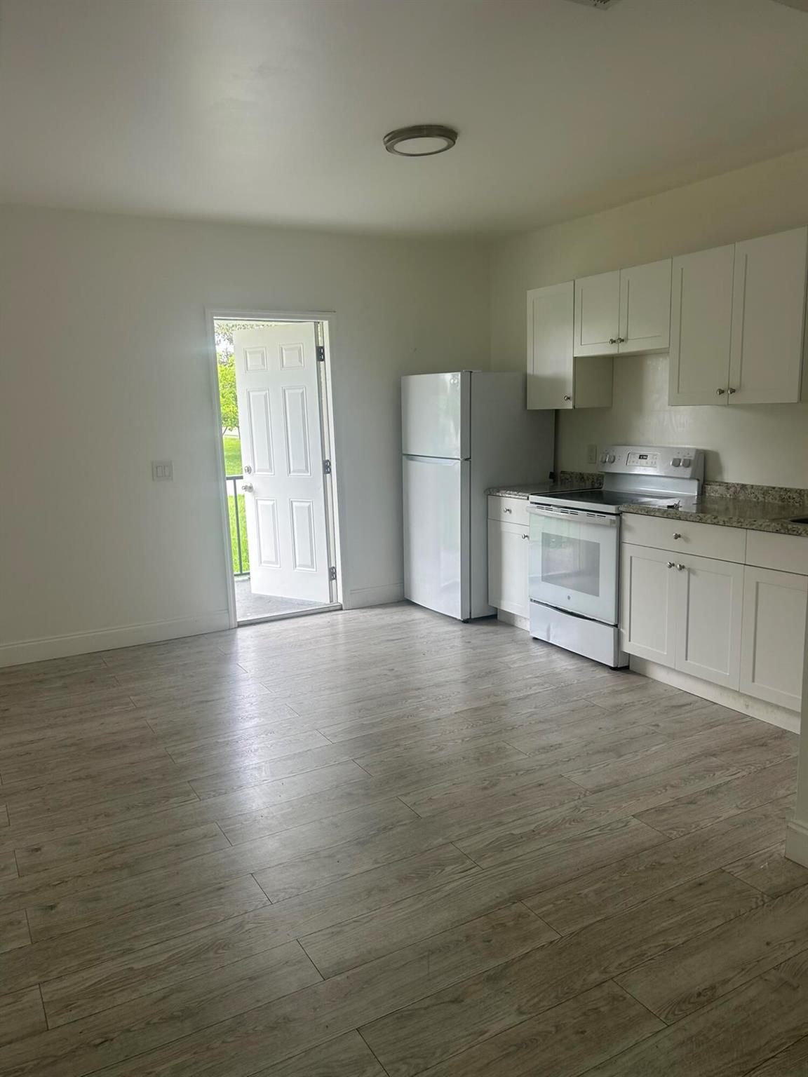LAKEWOOD GARDENS PL 1 IN - Residential Lease