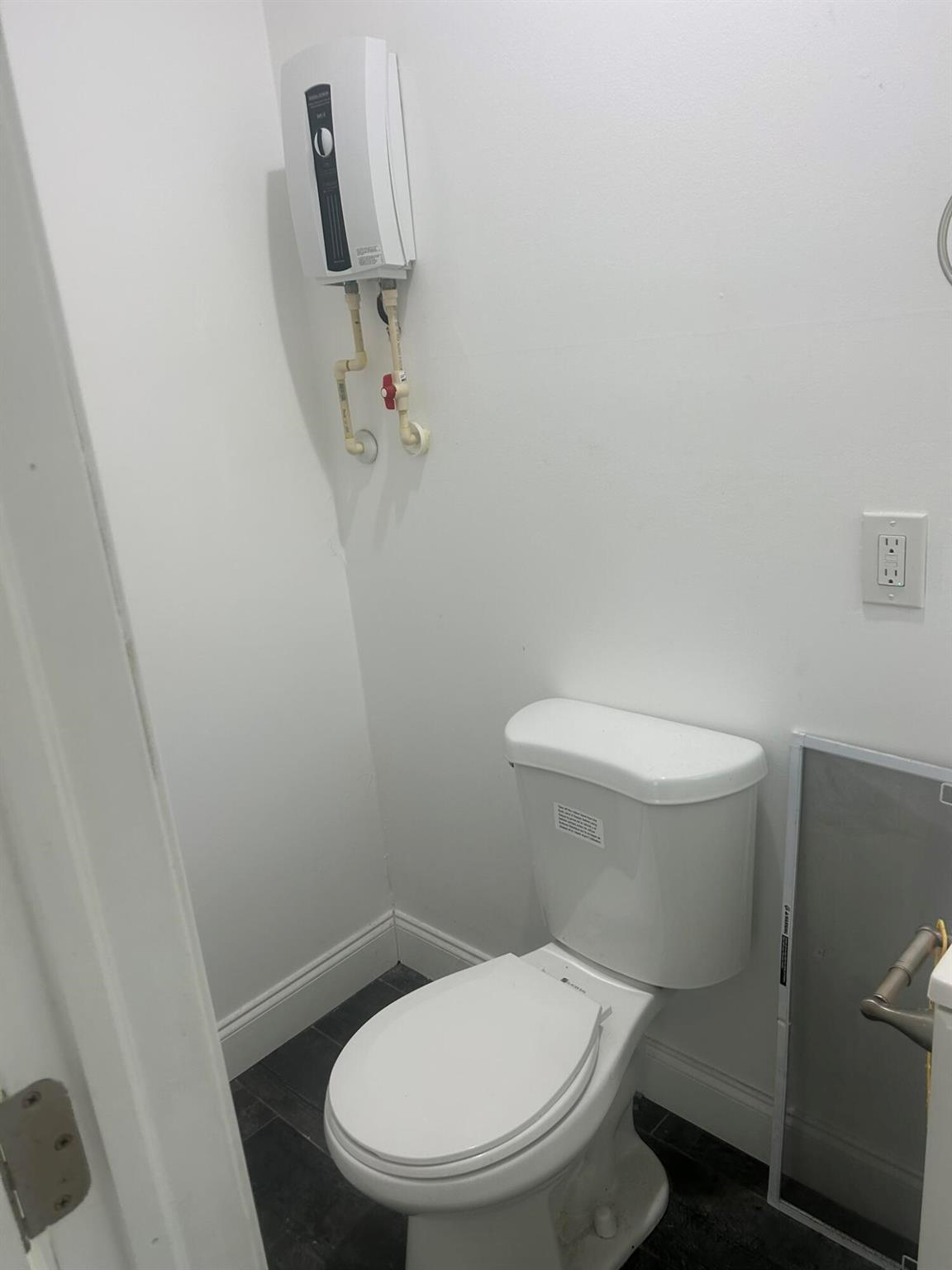 LAKEWOOD GARDENS PL 1 IN - Residential Lease