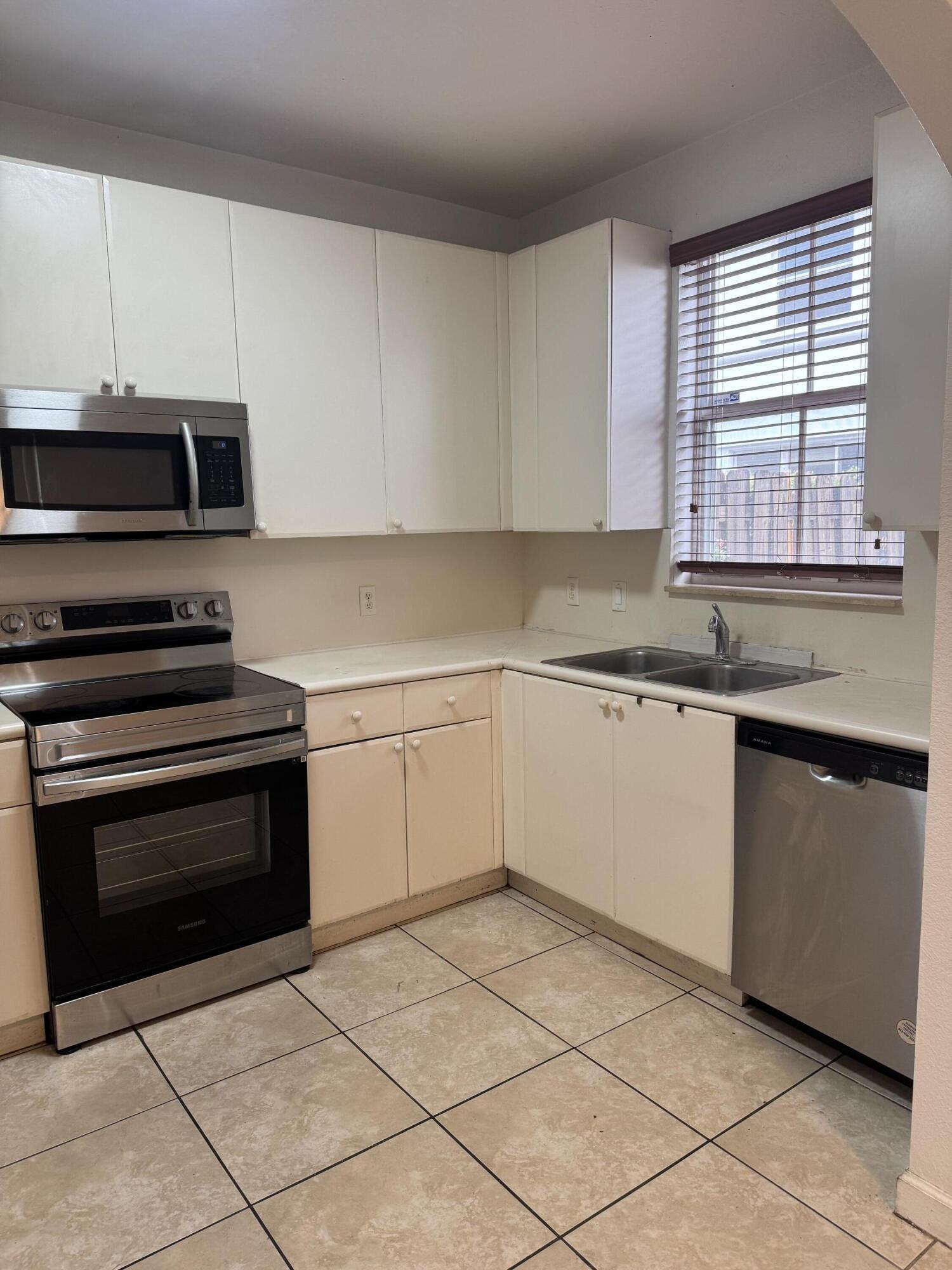VILLAS AT NAUTICA THREE CONDO - Residential Lease