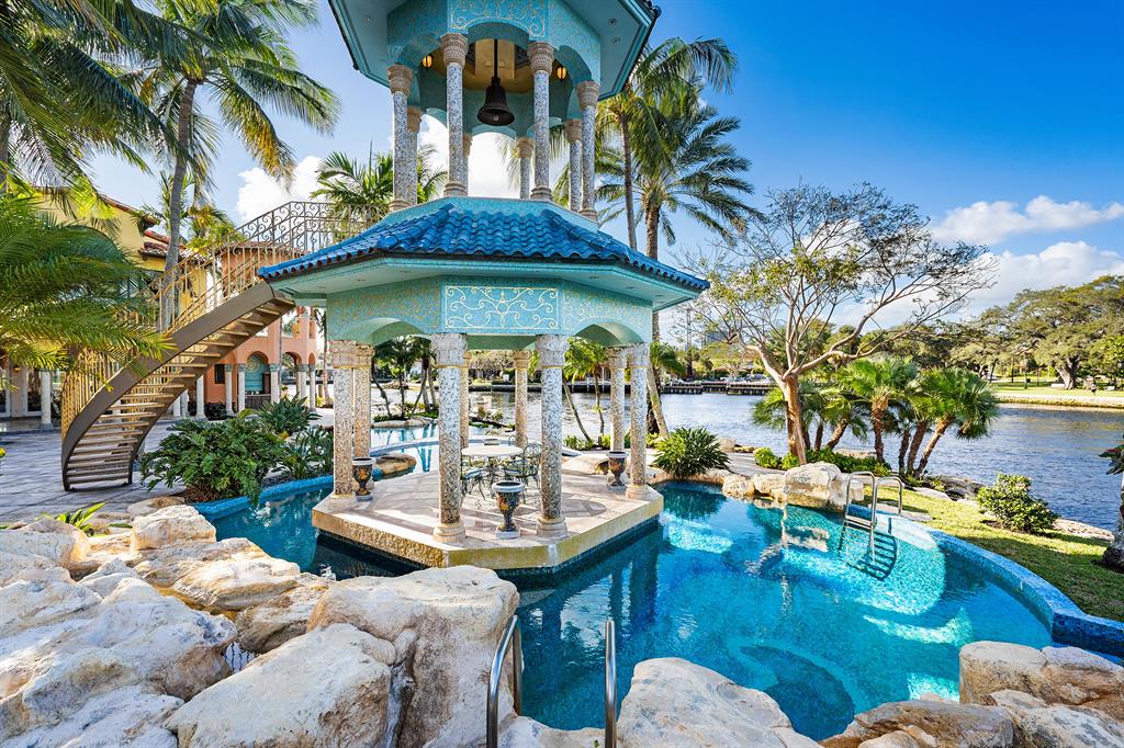 RIO VISTA ISLES - Residential