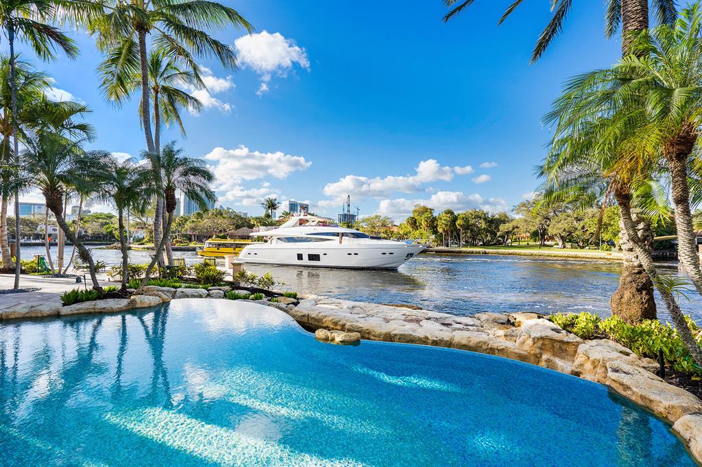 RIO VISTA ISLES - Residential