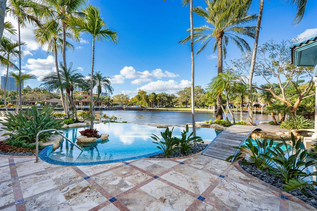 RIO VISTA ISLES - Residential