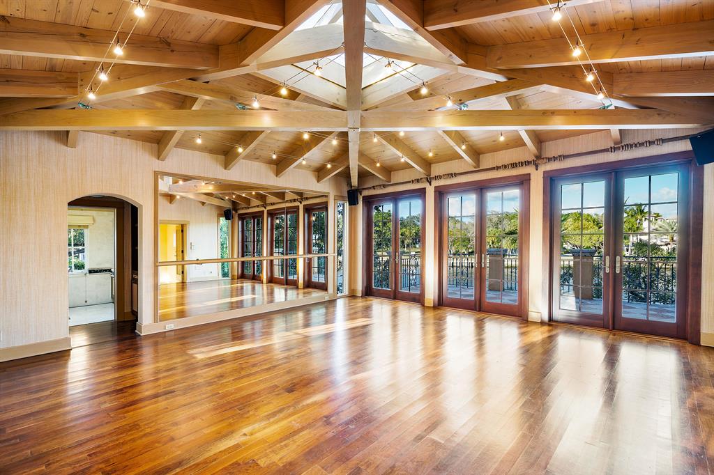 RIO VISTA ISLES - Residential