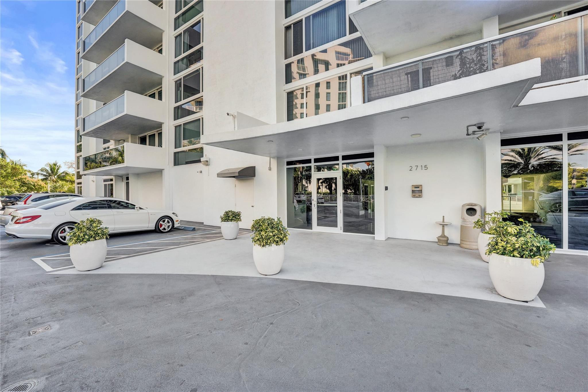 EMBASSY TOWER II INC COND - Residential Lease