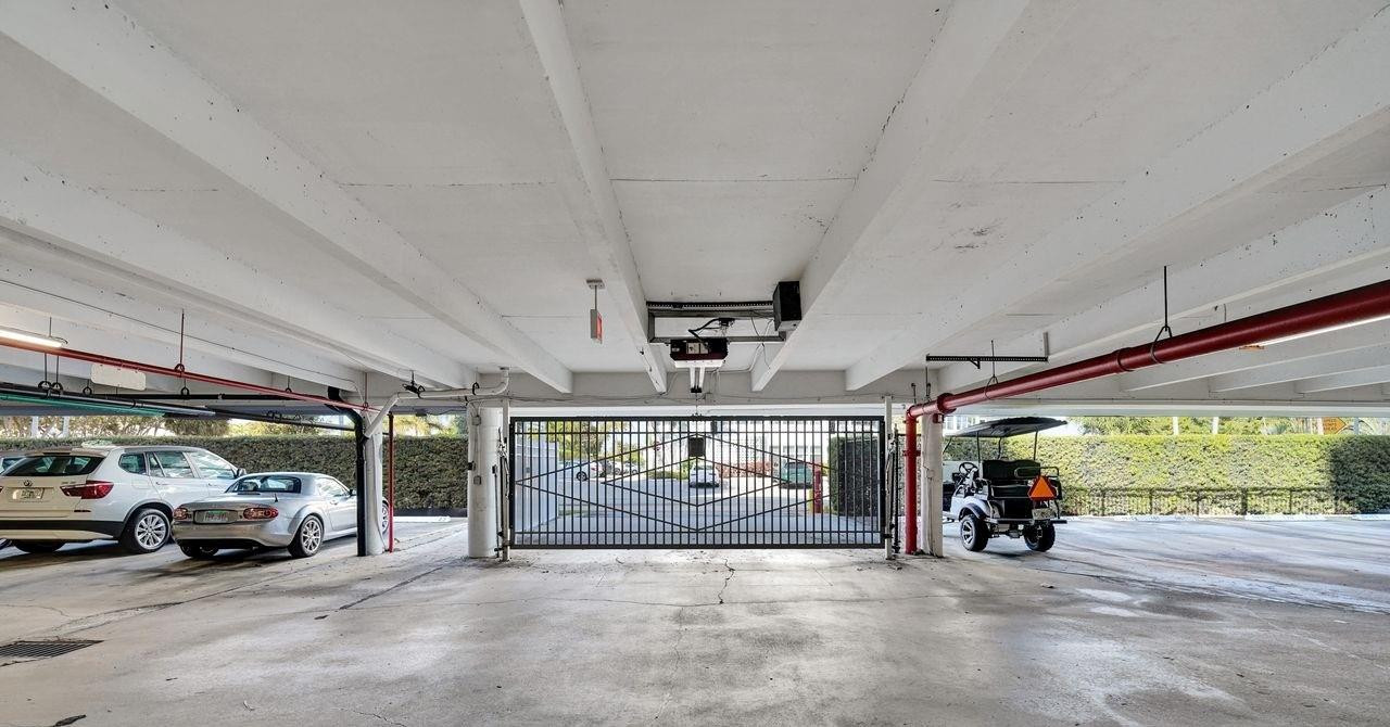 EMBASSY TOWER II INC COND - Residential Lease